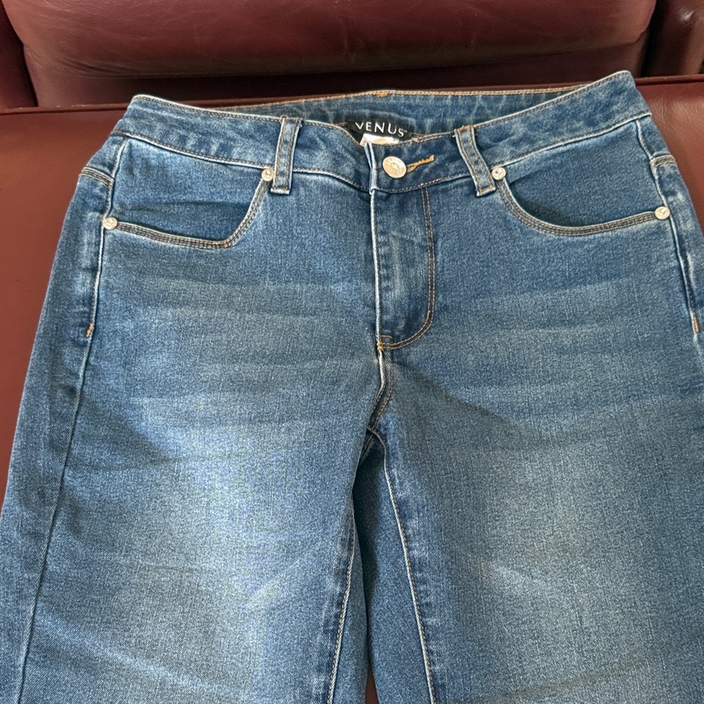 VENUS Classic Blue Jeans